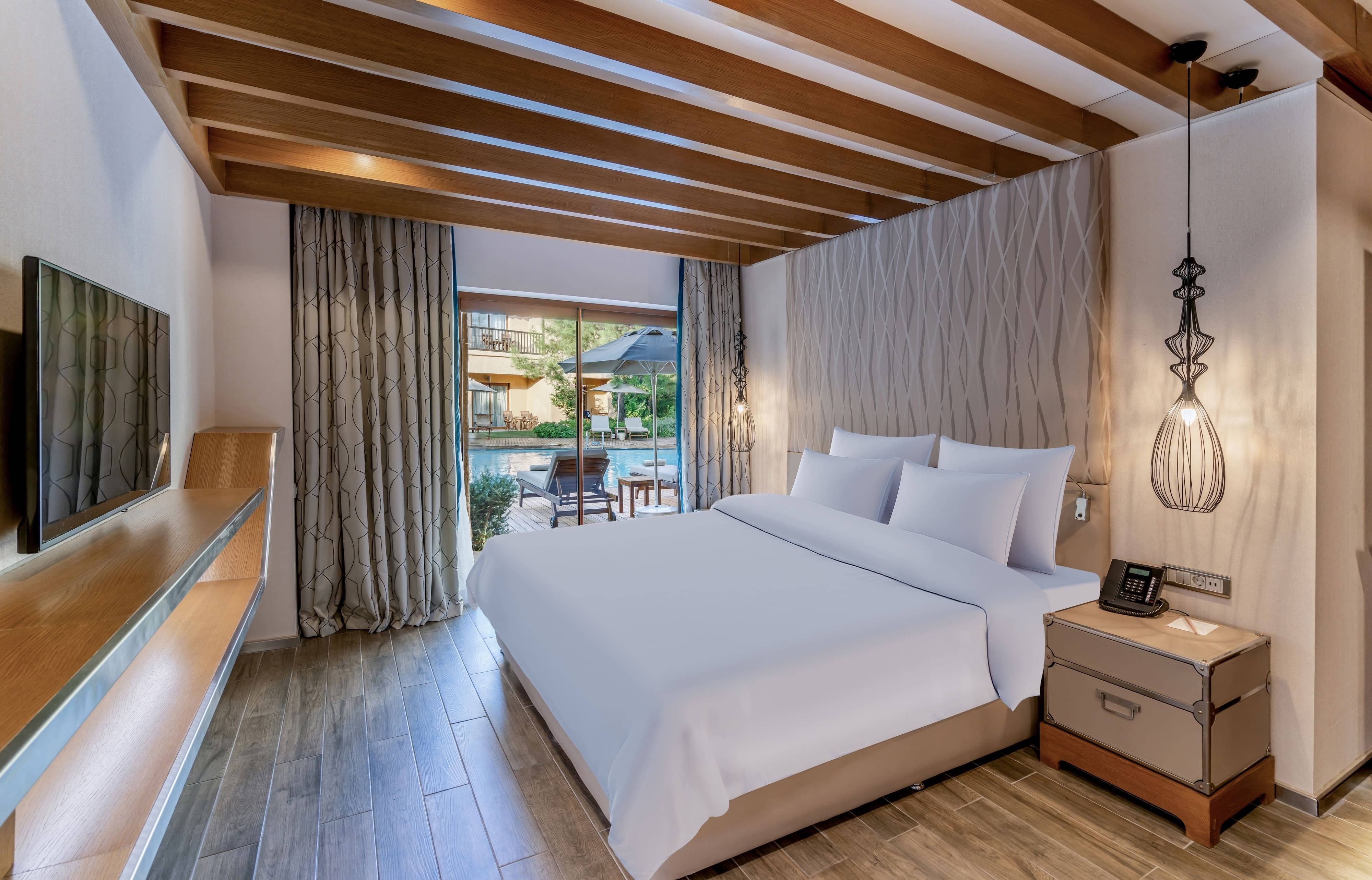 Legendary Suite Swim Up