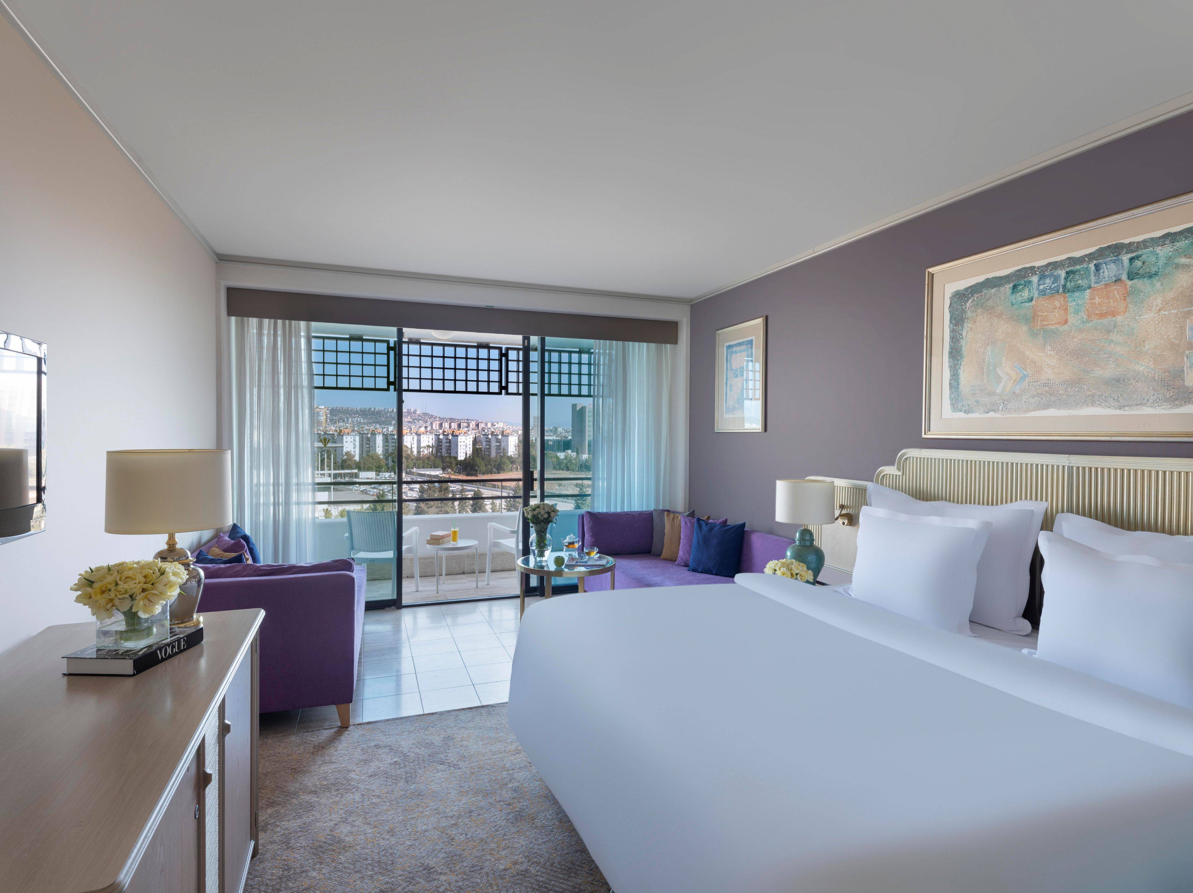 Comfort Land View King Bed