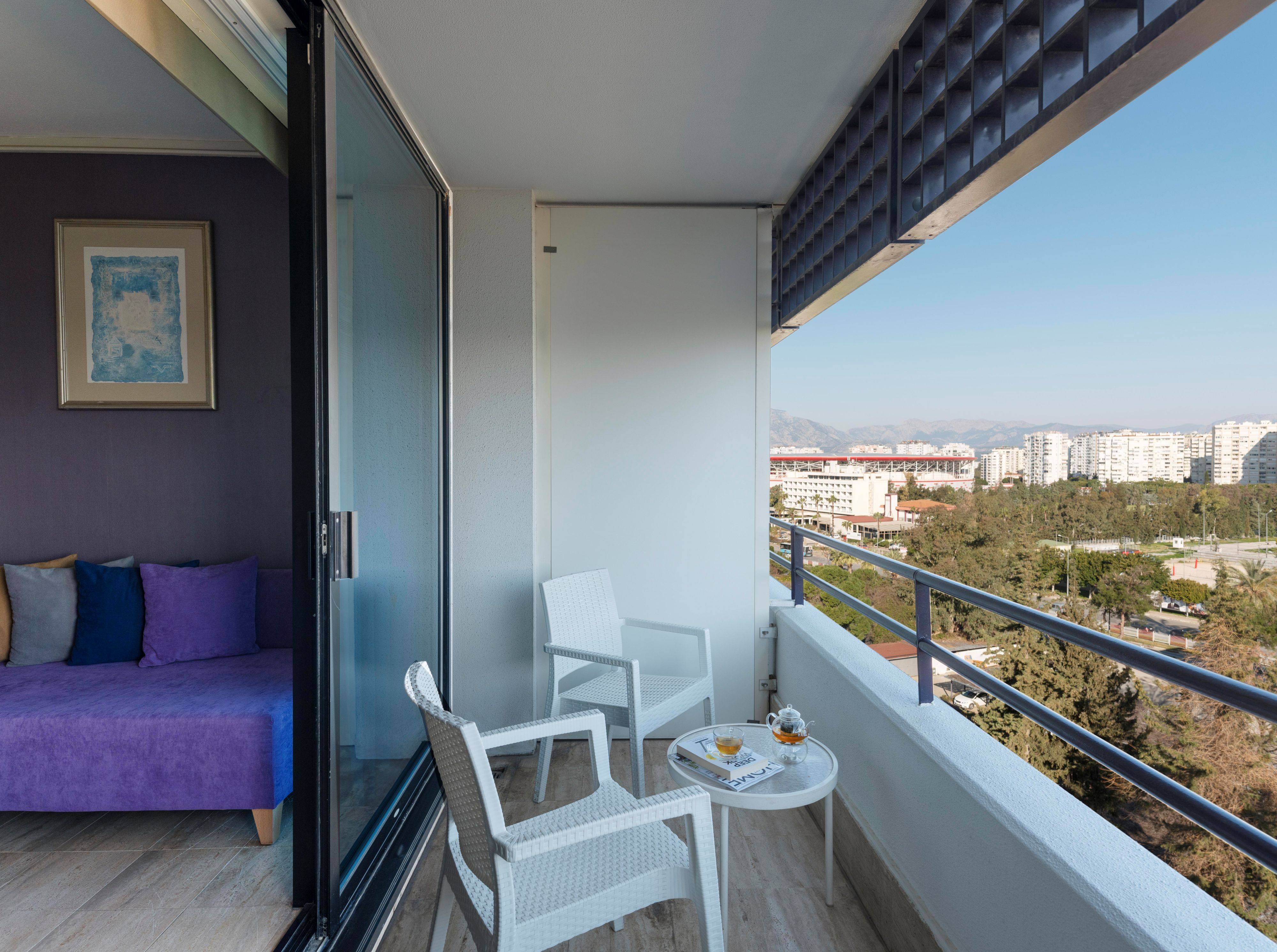 Udoban krevet s dva odvojena kreveta i pogledom na kopno