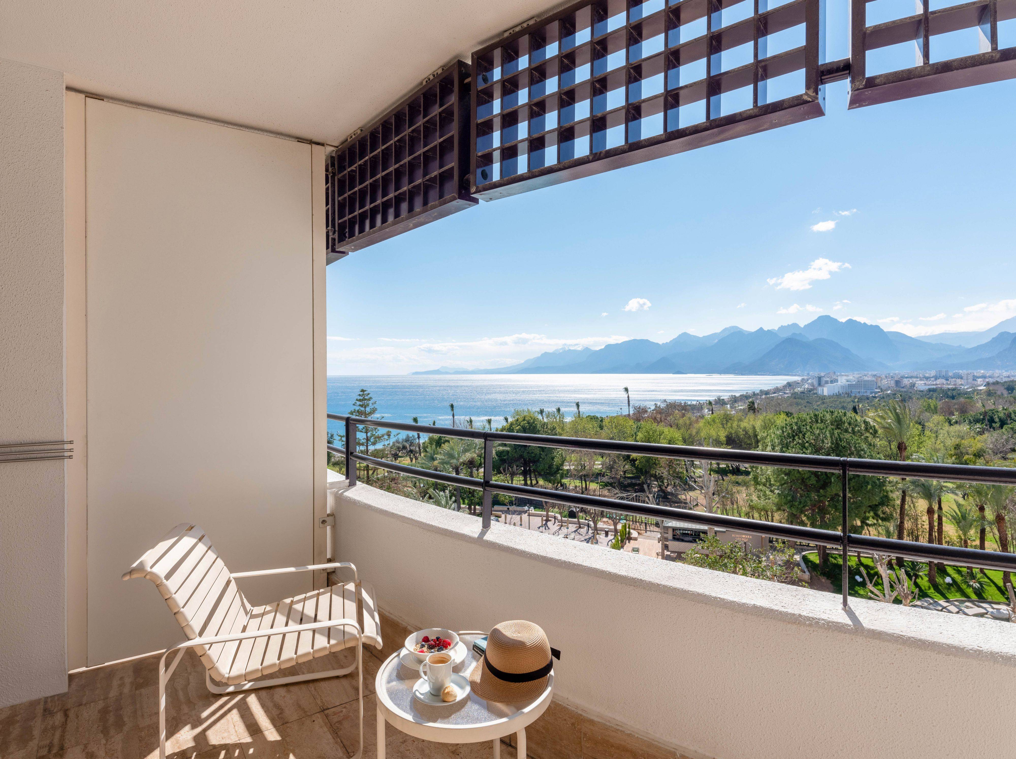 Udoban krevet veličine king size s pogledom na more