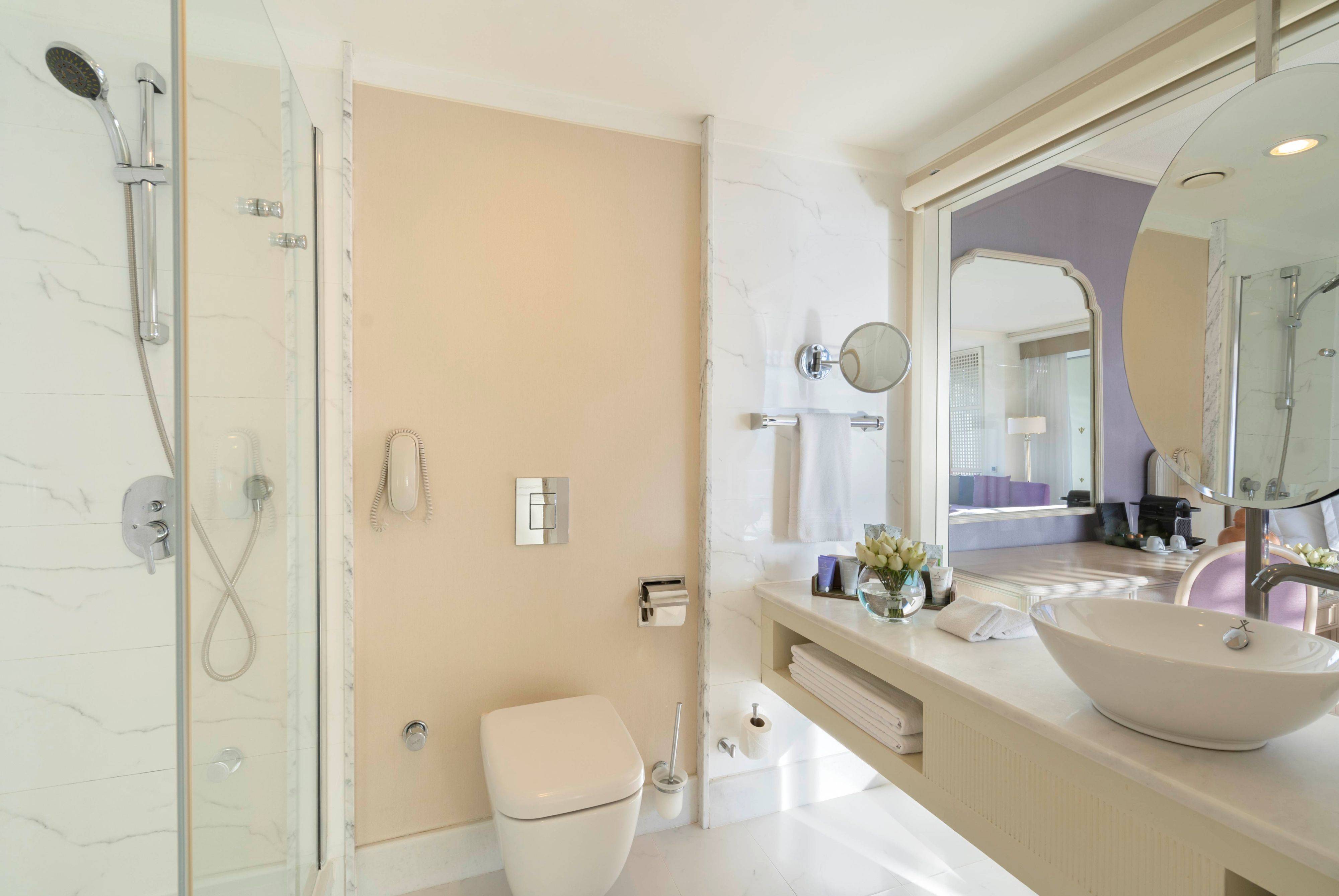 Deluxe soba s pogledom na more i king size krevetom