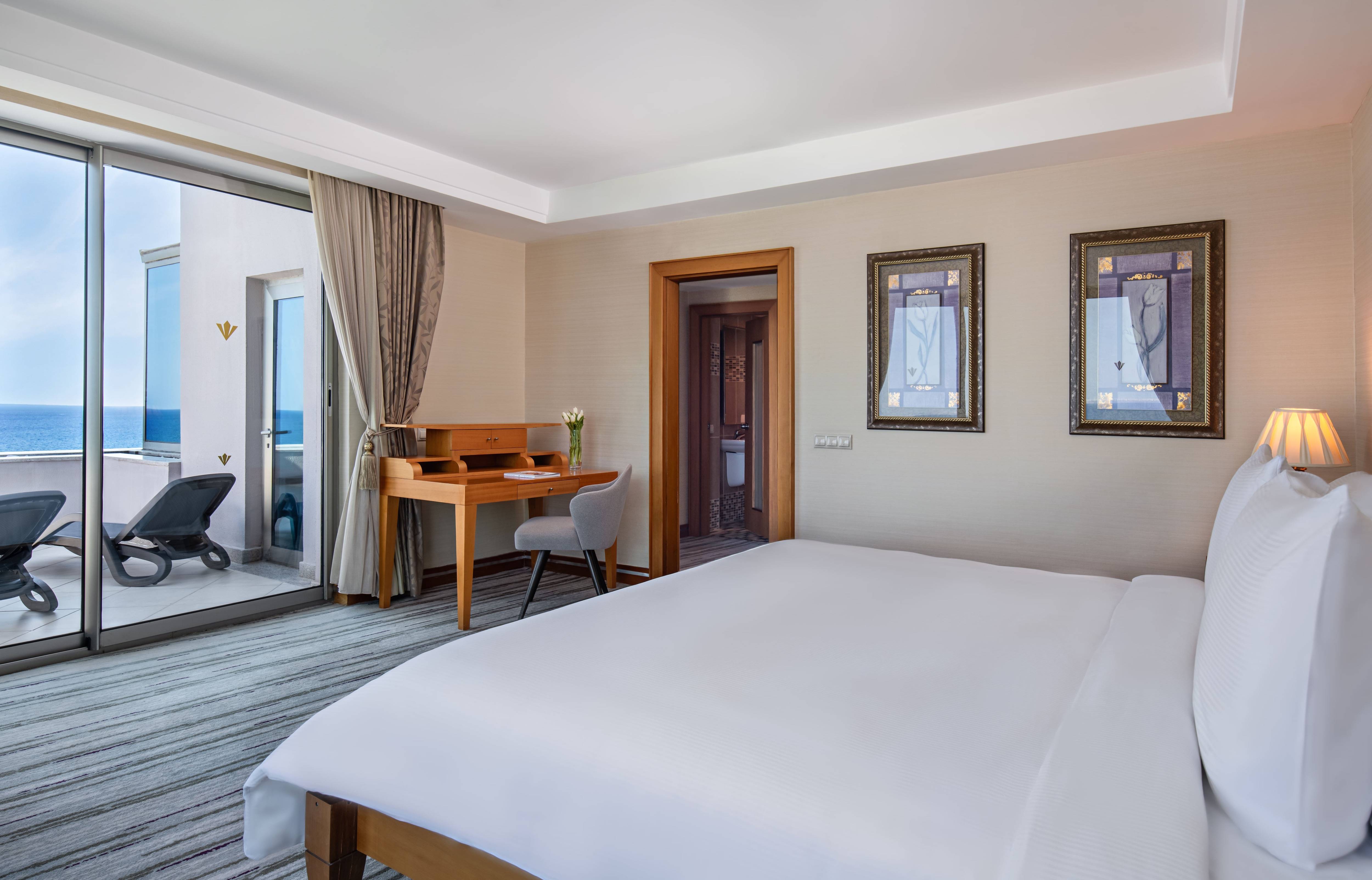 Grand King Suite