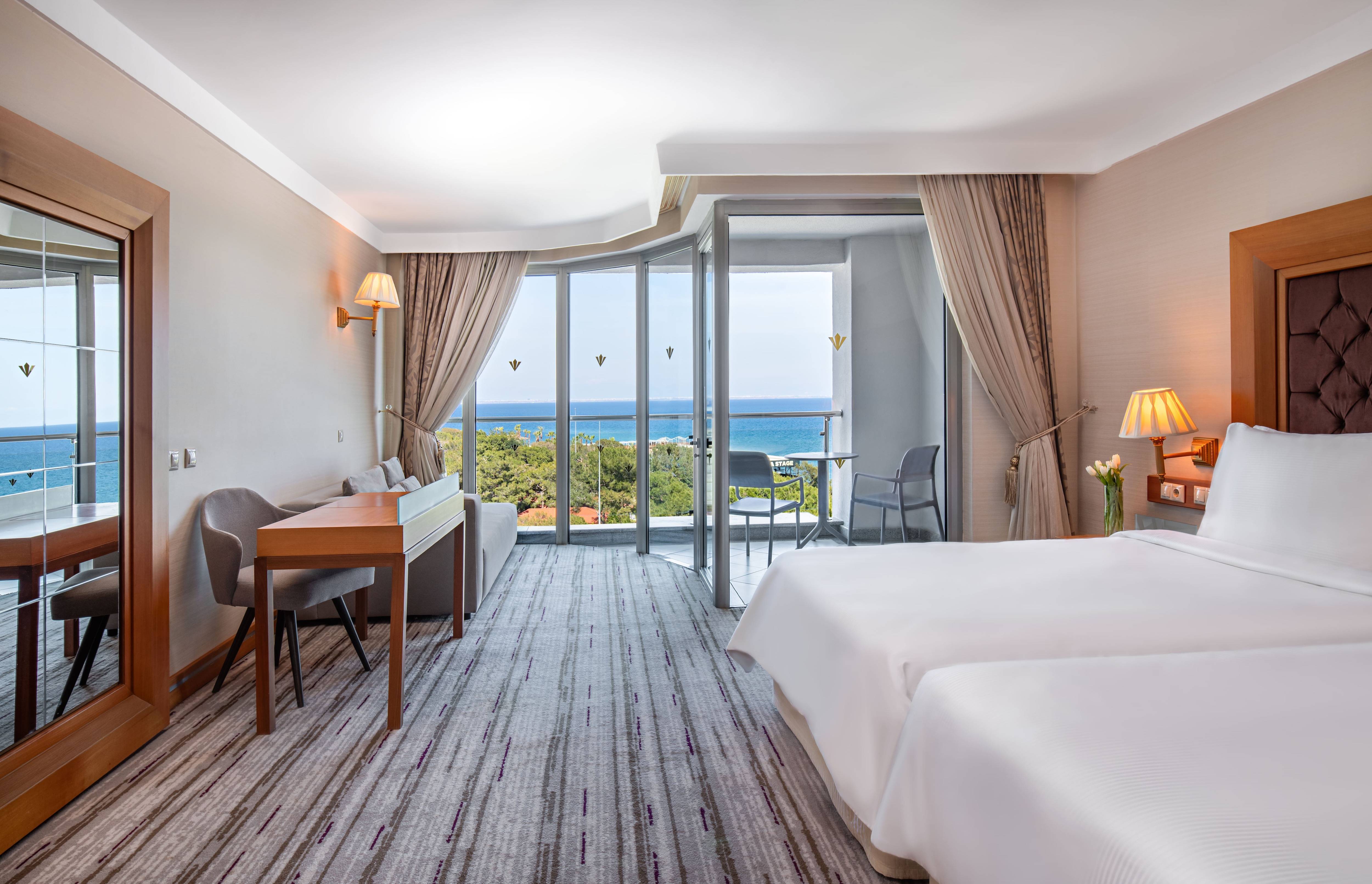 Grand King Suite