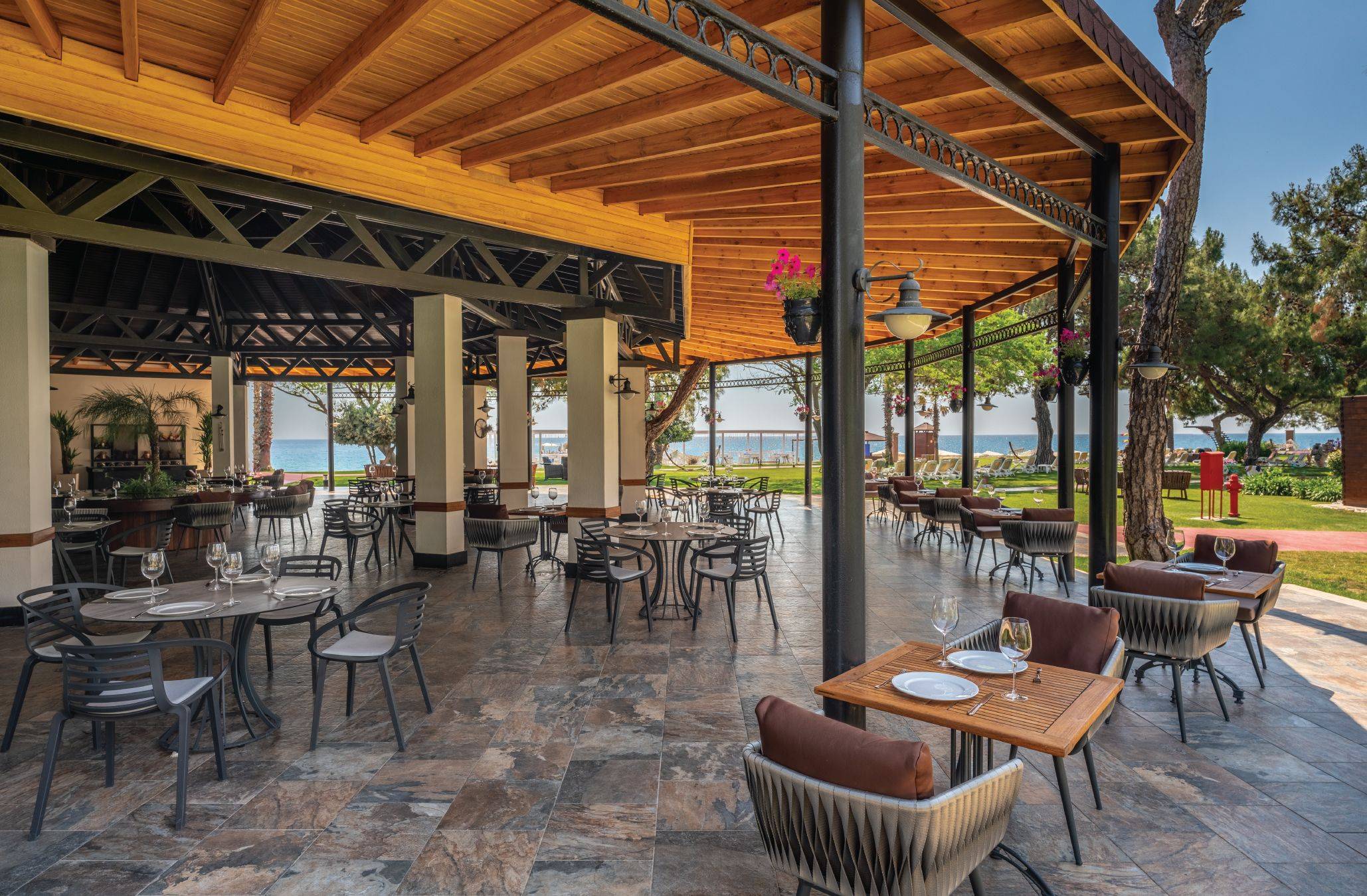 مطعم داون تاون