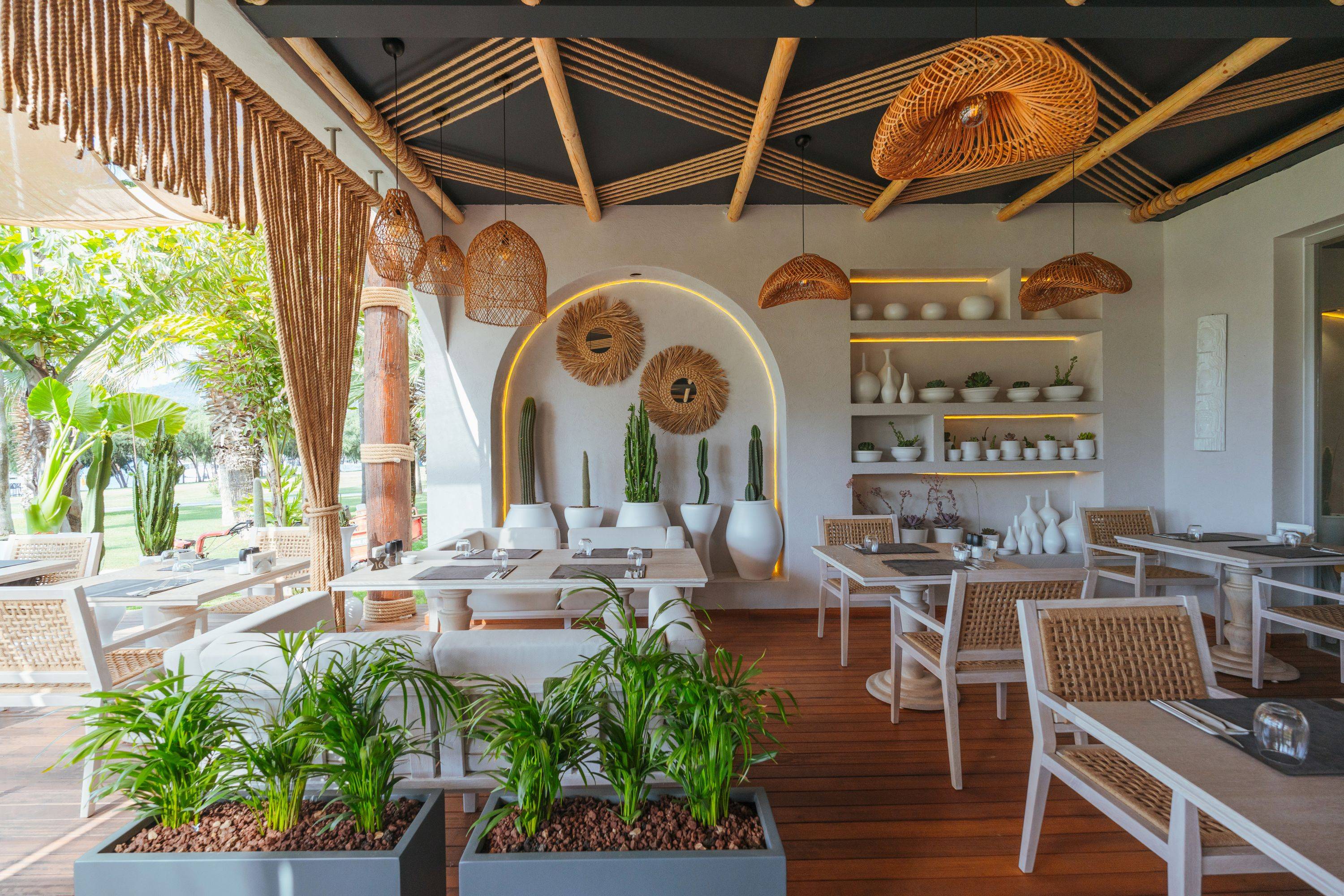 مطعم بيبولز