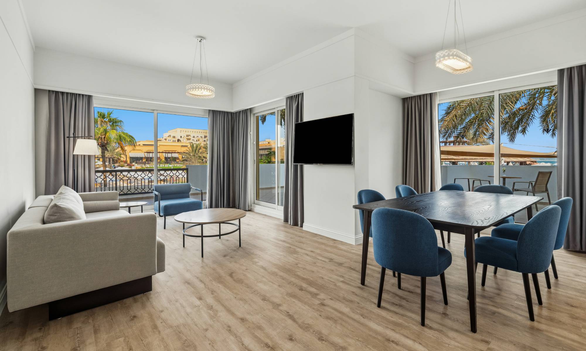 Senior apartman s tri spavaće sobe, dnevni boravak i blagovaonica