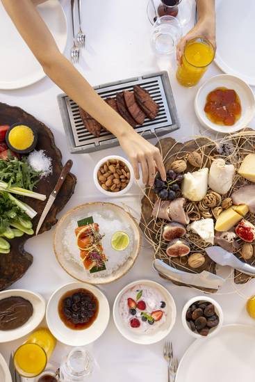 24 Hours In-Villa Dining