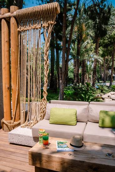 Chill & Pool Bar