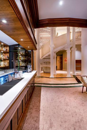 Lobby Bar